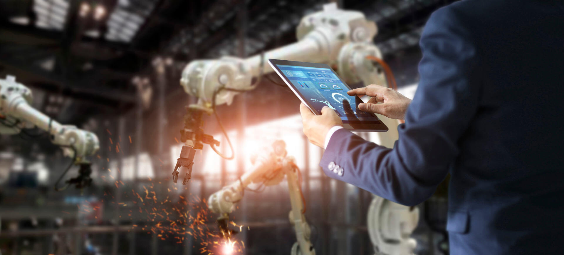 TECHNOLOGY & AI
